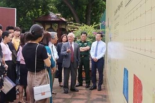Trưng bày 100 tư liệu, hình ảnh tại triển lãm 'Kinh đô mãi muôn đời'