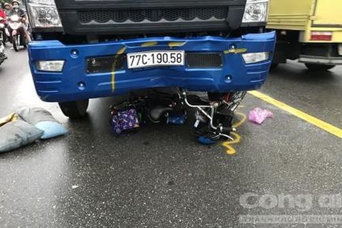 Xe tải cuốn xe đạp điện dưới gầm, cụ ông 78 tuổi nguy kịch