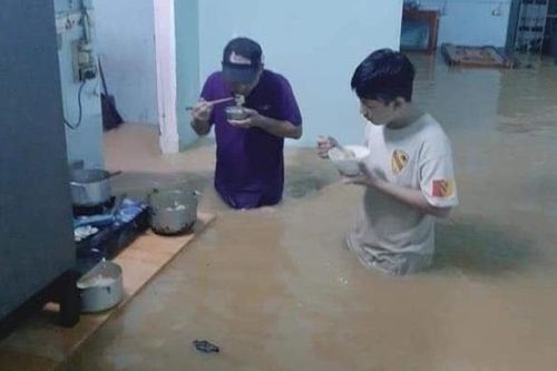 Dân kêu cứu vì bị cô lập trong lũ, Quảng Trị ứng cứu khẩn cấp