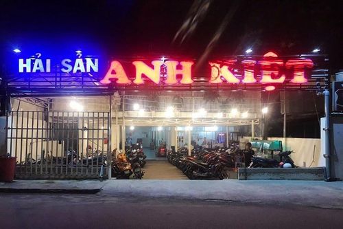 4 thanh niên đánh chết ông lão 70 tuổi bên bàn nhậu