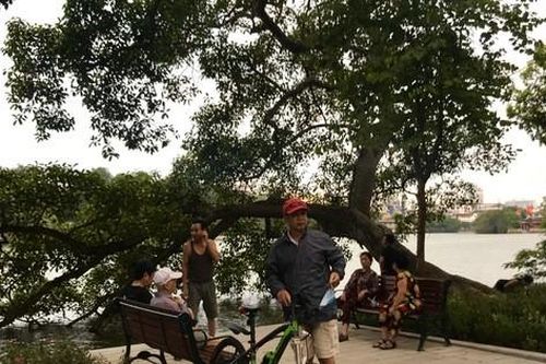 Hà Nội đẹp khắc khoải và lãng mạn trong thời tiết se lạnh giữa mùa Thu