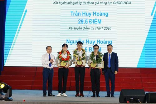 Khó tin nhưng có thật: 3 thủ khoa đầu vào của ĐH Bách khoa TP.HCM đều tên là 'Huy Hoàng'