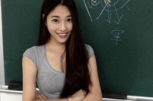 Nữ giảng viên Đài Loan được khen ngợi quyến rũ