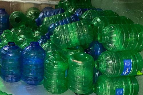 Phạt chủ cơ sở sản xuất nước uống nhiễm khuẩn