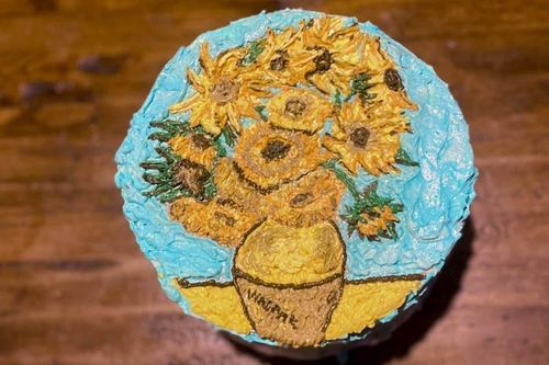 Nghệ sĩ trang trí bánh kem bằng tranh Van Gogh
