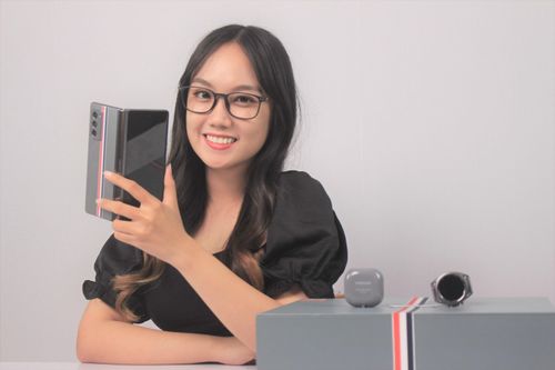 Bộ Galaxy Z Fold2 phiên bản Thom Browne giá 120 triệu đồng về Việt Nam