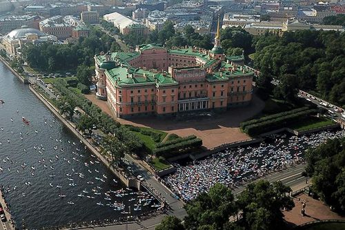 Lướt sóng giữa lòng Saint Petersburg