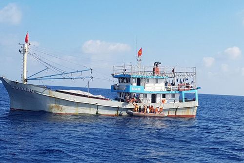Đà Nẵng: Kịp thời cứu 2 ngư dân bị nạn trên biển