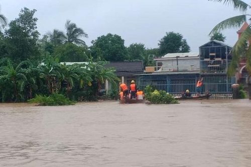 Đà Nẵng: Người dân Hòa Vang hối hả 'chạy' lũ lớn