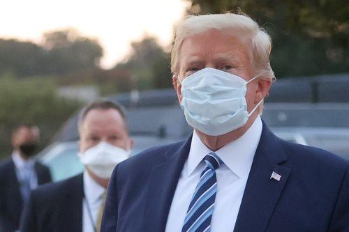 Tổng thống Donald Trump đã ngừng dùng thuốc điều trị Covid-19 trong khoảng 8 giờ trước