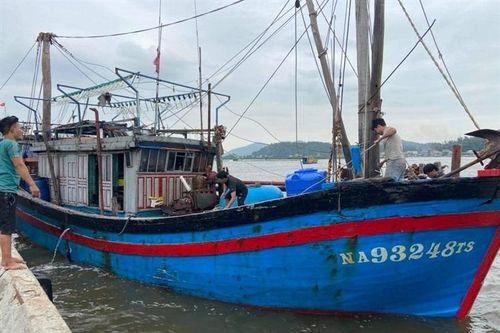 Cứu nạn thành công tàu cá và 6 thuyền viên gặp nạn trên biển