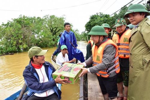Thừa Thiên Huế: Nêu cao tinh thần cảnh giác, đảm bảo an toàn cho người dân vùng ngập lũ