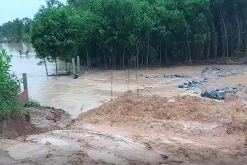 Vỡ đập chứa 800.000 m3 nước ở Quảng Nam, hạ du nguy hiểm