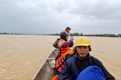 Vào rốn lũ Tân Ninh