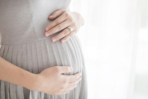 Đội trưởng công an huyện quan hệ bất chính, làm phụ nữ mang thai