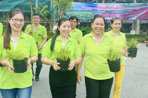 VWS chung tay trồng hoa, cây xanh làm đẹp các tuyến đường ở Bình Chánh