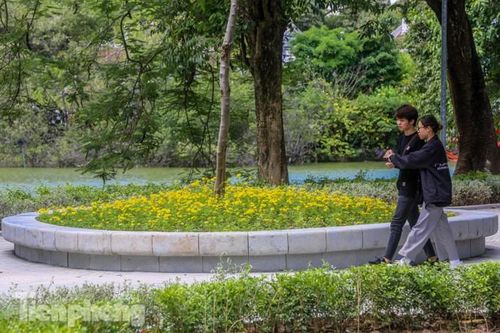 Hồ Hoàn Kiếm có gì đặc biệt sau khi 'thay áo mới'?