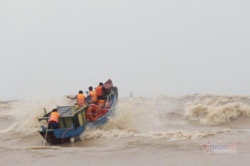 Phát hiện thi thể nam giới trôi dạt vào bờ biển Quảng Trị