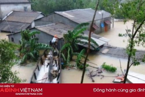 Đồng loạt xã lũ, hàng nghìn hộ dân ở Thừa Thiên Huế sơ tán khẩn cấp