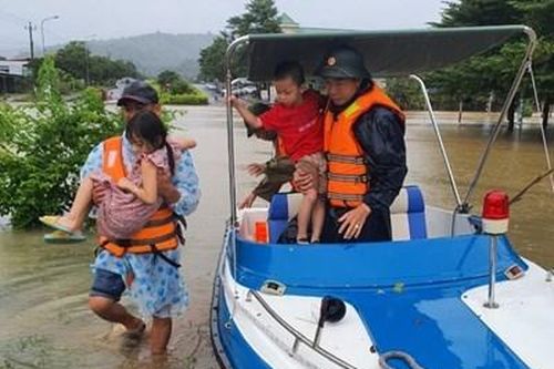 Mưa lũ gây thiệt hại nặng nề các tỉnh miền Trung