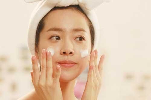Thói quen khi rửa mặt khiến da nhăn nheo và nứt nẻ trong mùa đông