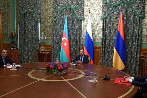 Armenia và Azerbaijan đạt được ngừng bắn sau các cuộc đàm phán căng thẳng ở Moscow