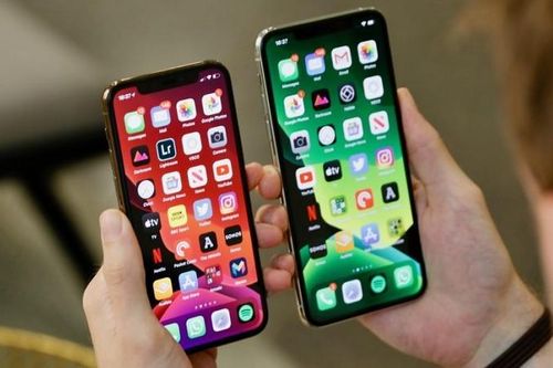 Giá bán 'toát mồ hôi' của những chiếc iPhone đầu tiên về VN