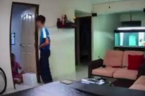 Con trai đánh mẹ vì 'không vừa ý', phản ứng của người mẹ bị cộng đồng mạng chỉ trích dữ dội