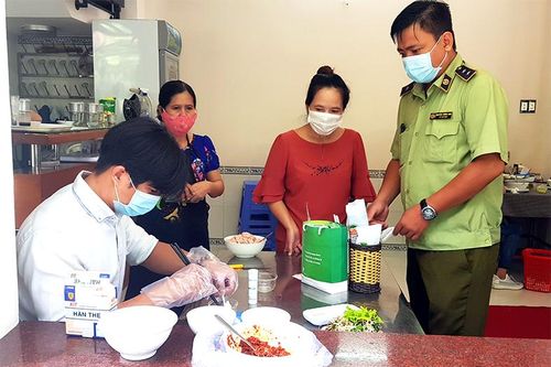 Tăng cường kiểm soát vệ sinh an toàn thực phẩm cuối năm