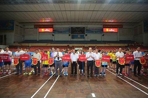 180 vận động viên tranh tài giải Cầu lông các nhóm tuổi tỉnh