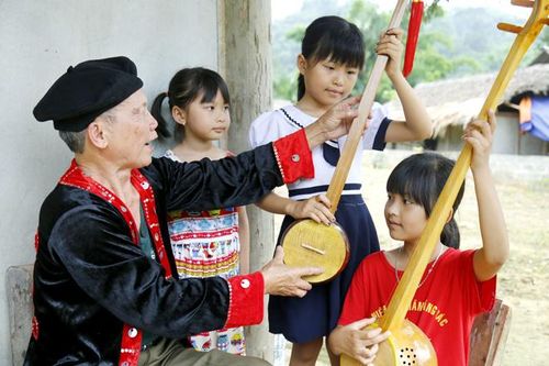 Áo mới cho dân ca