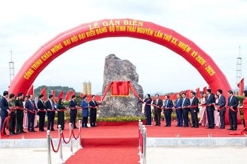 Gắn biển công trình chào mừng Đại hội Đảng bộ tỉnh lần thứ XX