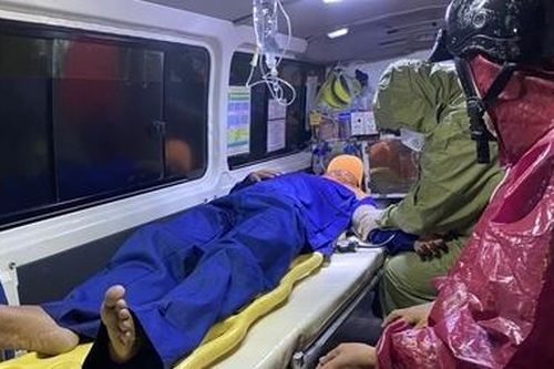 Sóng đánh chìm 4 tàu cá, 3 người mất tích do mưa lũ ở Đà Nẵng