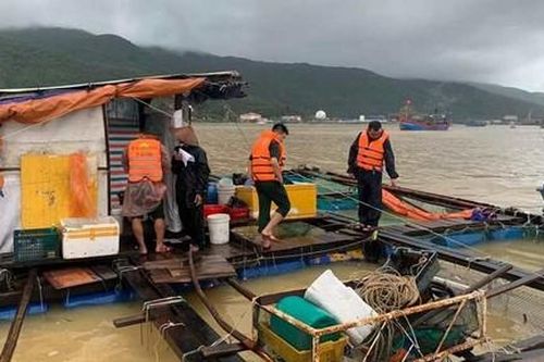 Đà Nẵng nhiều tàu cá chìm, 4 người mất tích