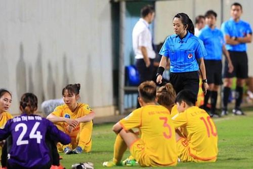Phong Phú Hà Nam bỏ đá, phản ứng trọng tài: Một con ngựa hư, cả tàu… liên lụy