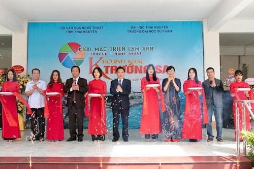 Thái Nguyên: Triển lãm ảnh 'Khoảnh khắc Trường Sa'