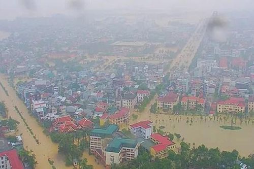 Nước lũ bao phủ tứ phía tại Thừa Thiên - Huế