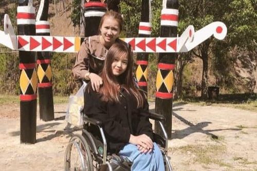 Cô gái Bình Phước 13 năm làm 'đôi chân' cho bạn thân