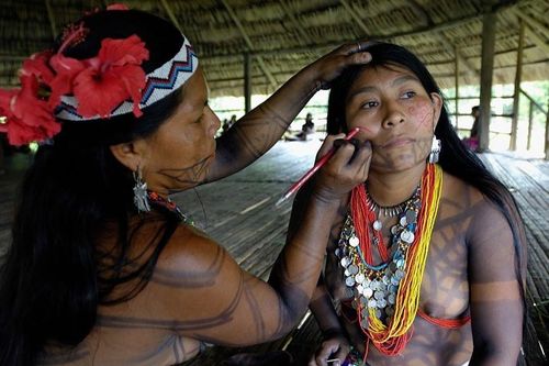 Bộ tộc thích xăm kín người