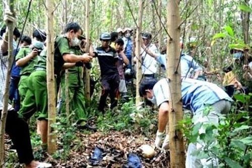 Phát hiện bộ xương người trong rừng keo