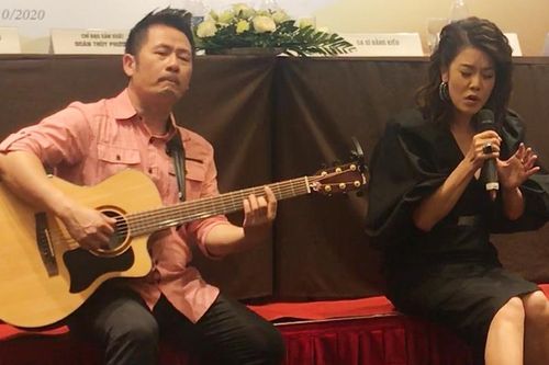 Bằng Kiều đệm đàn cho Thu Phương hát 'Đêm nằm mơ phố'