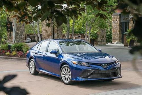 Giá xe ô tô hôm nay 11/10: Toyota Camry có giá 1,029-1,235 tỷ đồng