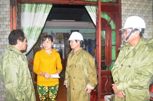 Khẩn cấp cứu nạn hai tàu cá bị hỏng máy