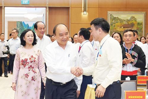 Thủ tướng Nguyễn Xuân Phúc: Dân vận là phải cùng xắn tay áo lo việc cho dân