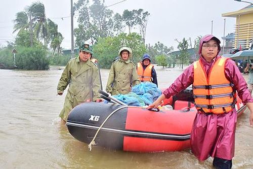 17 người chết, miền Trung vẫn chìm trong mưa lũ