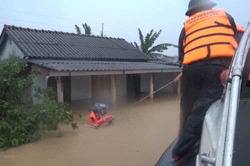 4 người chết và 39.700 hộ bị ngập lụt do lũ lớn tại tỉnh Quảng Trị
