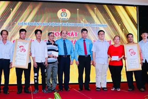 TP Hồ Chí Minh tôn vinh 21 gia đình công nhân tiêu biểu ba thế hệ yêu nghề