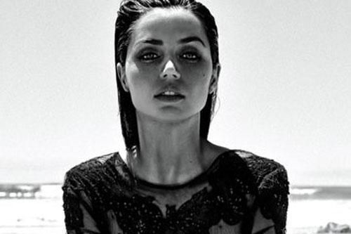 'Bond Girl' người Cuba đẹp hút hồn trên Vogue Mexico