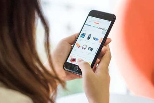 Tưởng mua được hàng hiệu, không ngờ rước về hàng 'đổ đống'