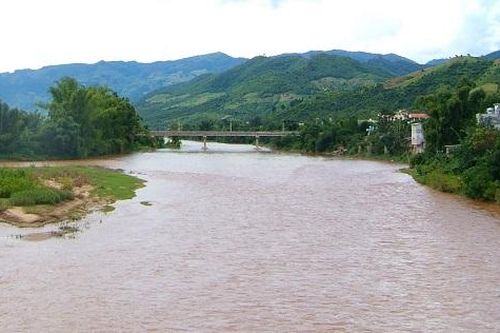 Thanh Hóa: Ô tô lao xuống sông Mã khiến 3 người tử vong
